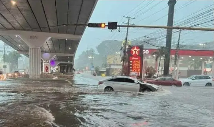 VIDEO: Reportan fuertes aguaceros en Santiago y otras zonas del Cibao