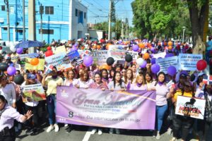 Mujeres del PLD marchan contra alzas en alimentos y por dominicanidad