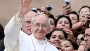 El papa aplaude a las mujeres por crear 