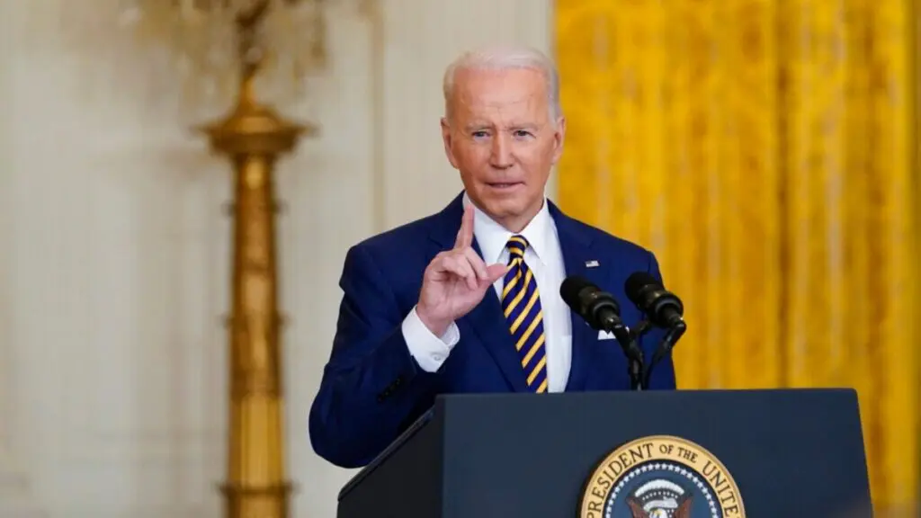 Biden anuncia plan para que los "soñadores" accedan a planes médicos