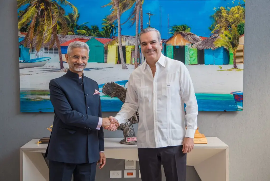 Presidente Abinader se reúne con canciller de la India en inicio de visita