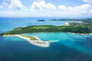 Esta es la isla que planea pagarle a los turistas para que la visiten