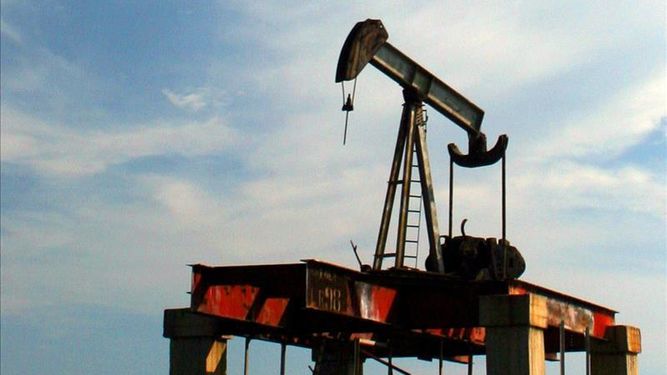 El petróleo de Texas gana un 1,1 % y cierra en 78,76 dólares el barril
