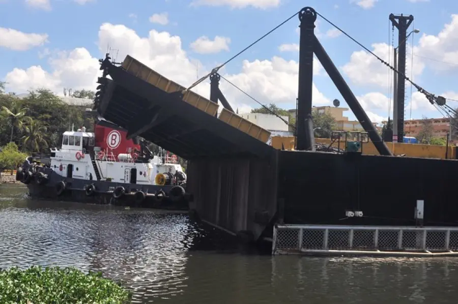 Obras Públicas cerrará este sábado el Puente Flotante por una hora