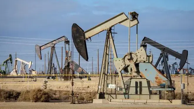 El petróleo de Texas se dispara un 6 % hasta 80 dólares