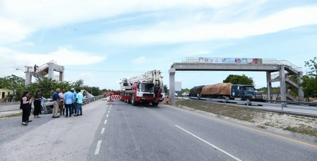 MOPC: trabajos puente peatonal Boca de Soco marchan a ritmo acelerado