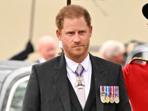 El Príncipe Harry relegado e ignorado en la coronación del Rey Carlos III