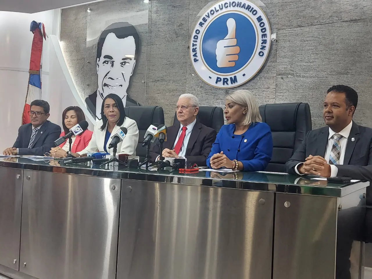 Diputado propone la creación del Ministerio del Dominicano en el Exterior