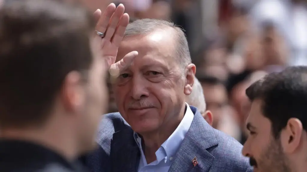 Erdogan pierde la mayoría en presidenciales y tendrá que ir a segunda vuelta, según medios