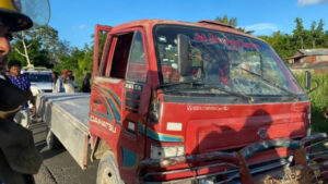 Maestro de obras muere en choque contra camión en San Pedro de Macorís