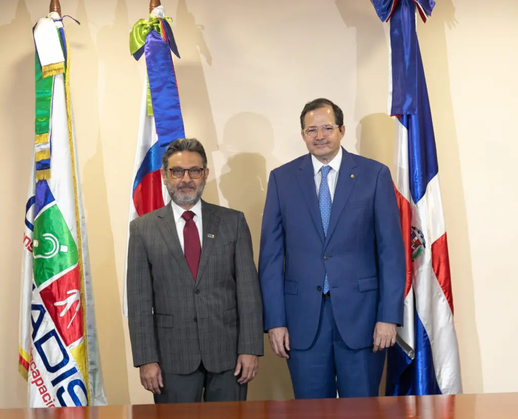 Carlos José Yunén, presidente de Conadis y Steven Puig, presidente del Banco BHD - junio 2023