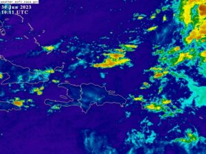 Onamet pronostica aguaceros por onda tropical y vaguada