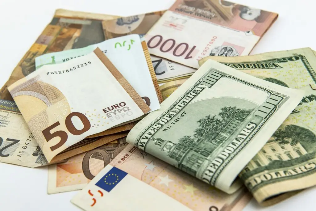 El euro se mantiene sobre los 1,09 dólares
