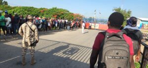 Pese incidentes en CODEVI, haitianos cruzaron hacia mercado fronterizo