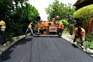 MOPC invierte RD$ 200 millones asfaltando calles de La Vega