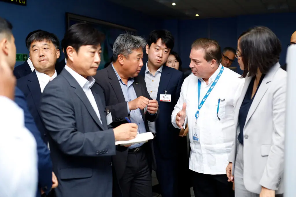 Delegación de Korea Exports Corporation visita el IDAC
