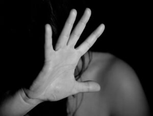 Un 27,8 % de feminicidas dominicanos se suicida tras matar a su víctima, según un estudio