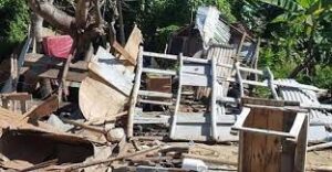 Derriban casuchas de haitianos en Barahona por sospecha de Cólera
