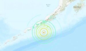Un terremoto de magnitud 7,2 mantiene brevemente a Alaska bajo una alerta de tsunami