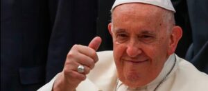 El papa pide a los jóvenes no fiarse de las ilusiones del mundo virtual 