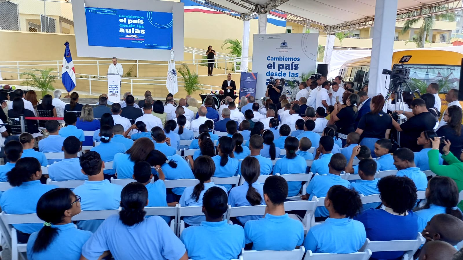 Abinader inaugura año escolar con más de 2 millones de estudiantes