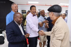 Ayuntamiento SDE creará oficina de apoyo dominicanos en el exterior