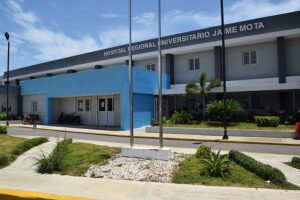 Pacientes con síntomas de dengue desbordan Hospital Jaime Mota