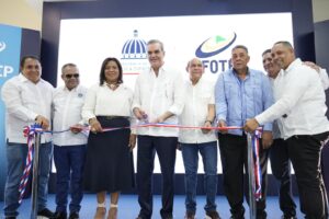 Abinader inaugura centros de Infotep en Sabana del Puerto y Maimón