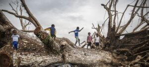 La ONU establece obligación de proteger a los niños de daños climáticos