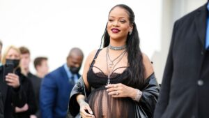 Hasta con los ojos claros: así es la nueva hija de Rihanna