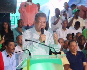 Leonel acusa al gobierno de intentar fracasen alcaldes que no se venden