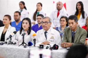 Médicos suspenden paros debido a la situación del dengue en el país