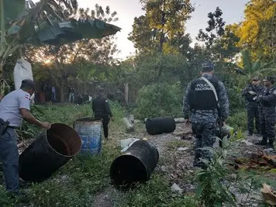Agentes desmantelan en Barahona fábrica clandestina de "clerén"