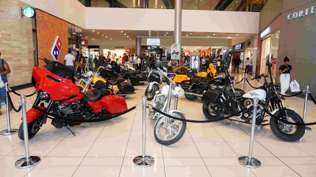 Nativos MC presenta su "Pasión por las motocicletas" en Galería 360