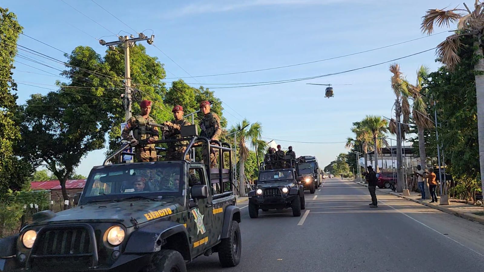 LLega convoy de blindados, helicópteros y refuerzos a frontera con Haití