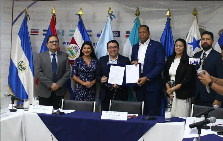 Agencias CA y RD firman acuerdo para proteger consumidores online