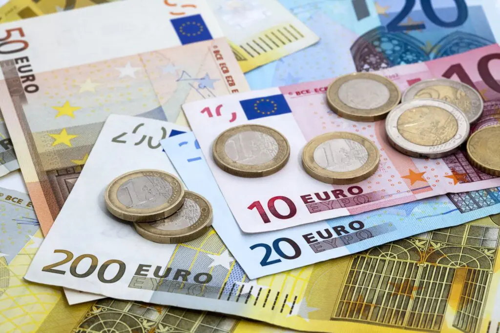 El euro se cambia alrededor de 1,07 tras ocho semanas de pérdidas