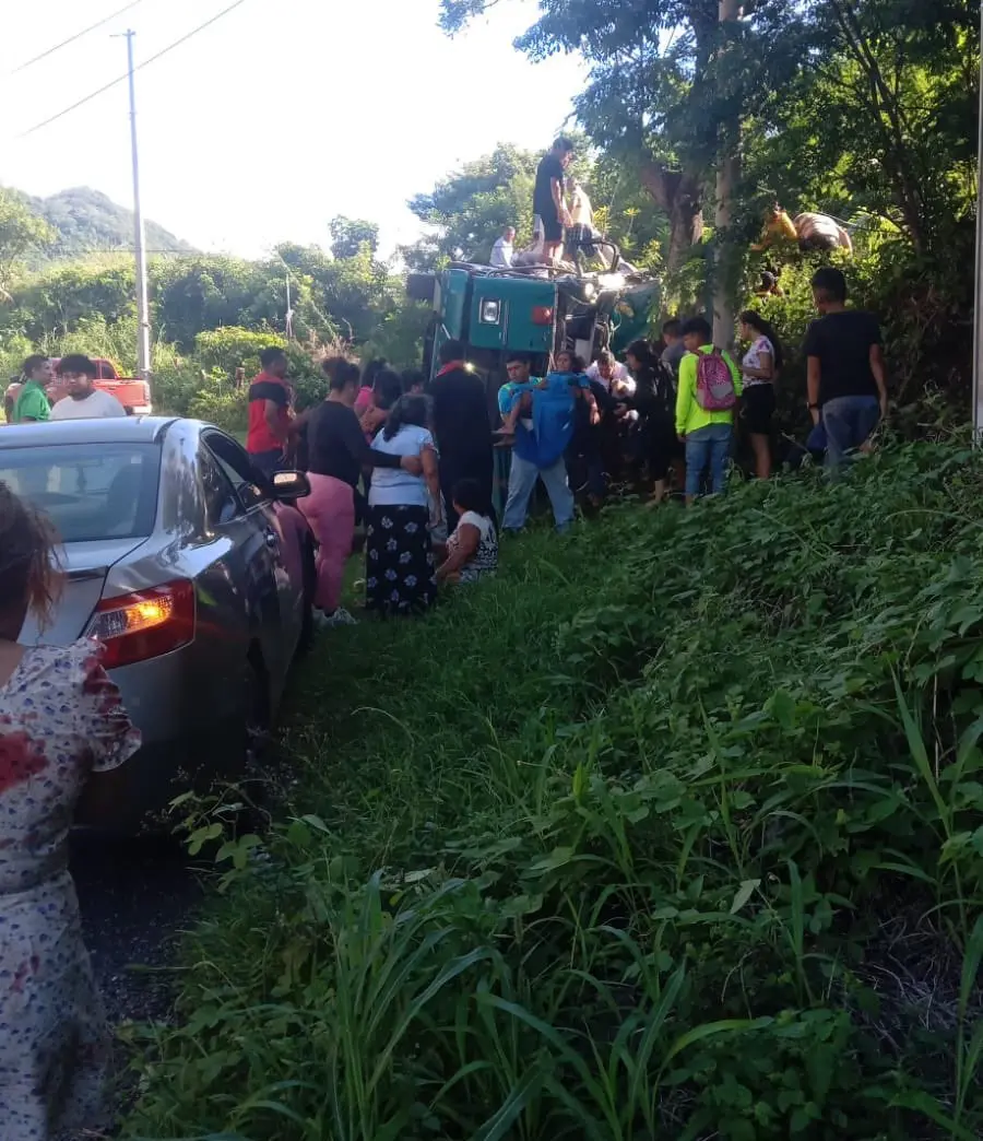 El Salvador: Al menos 9 muertos y 15 lesionados en accidente de tráfico