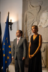 Embajadora Maike Friedrichsen y Hugo Rivera, viceministro del MIREX. FUENTE EXTERNA