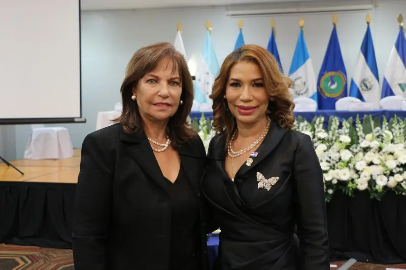 Peggy Cabral resalta cualidades dela nueva presidenta del PARLACEN