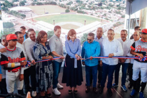 Vicepresidenta Ministro Bonilla inauguran Estadio de Béisbol en Bonao