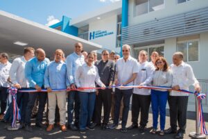 El presidente Luis Abinader inauguró este viernes el remozamiento y ampliación de las emergencias de los hospitales