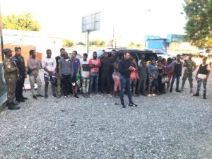 Migración y el Ejército detienen 55 haitianos indocumentados
