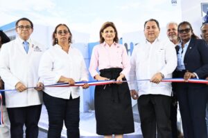 Vicepresidenta entrega remozamiento en tres hospitales de San Cristóbal