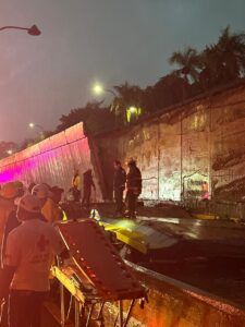 Foto de derumbe del muro del desnivel de la avenida 27 de Febrero el pasado sábado 18 de enero del 2023. Foto. Danny Polanco
