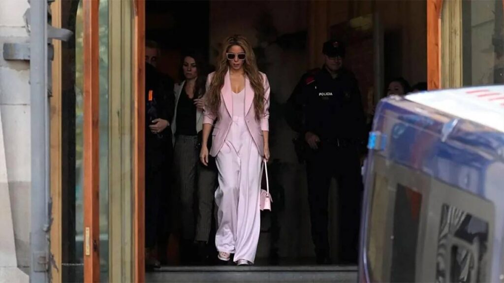 El mensaje oculto detrás del traje rosa de Shakira en su juicio