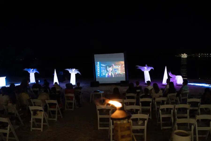 Playa Nueva Romana realiza el "Not-So-Scary Movie Night”