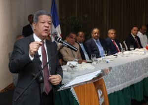 Leonel presenta propuesta para eliminar anticipo de impuestos