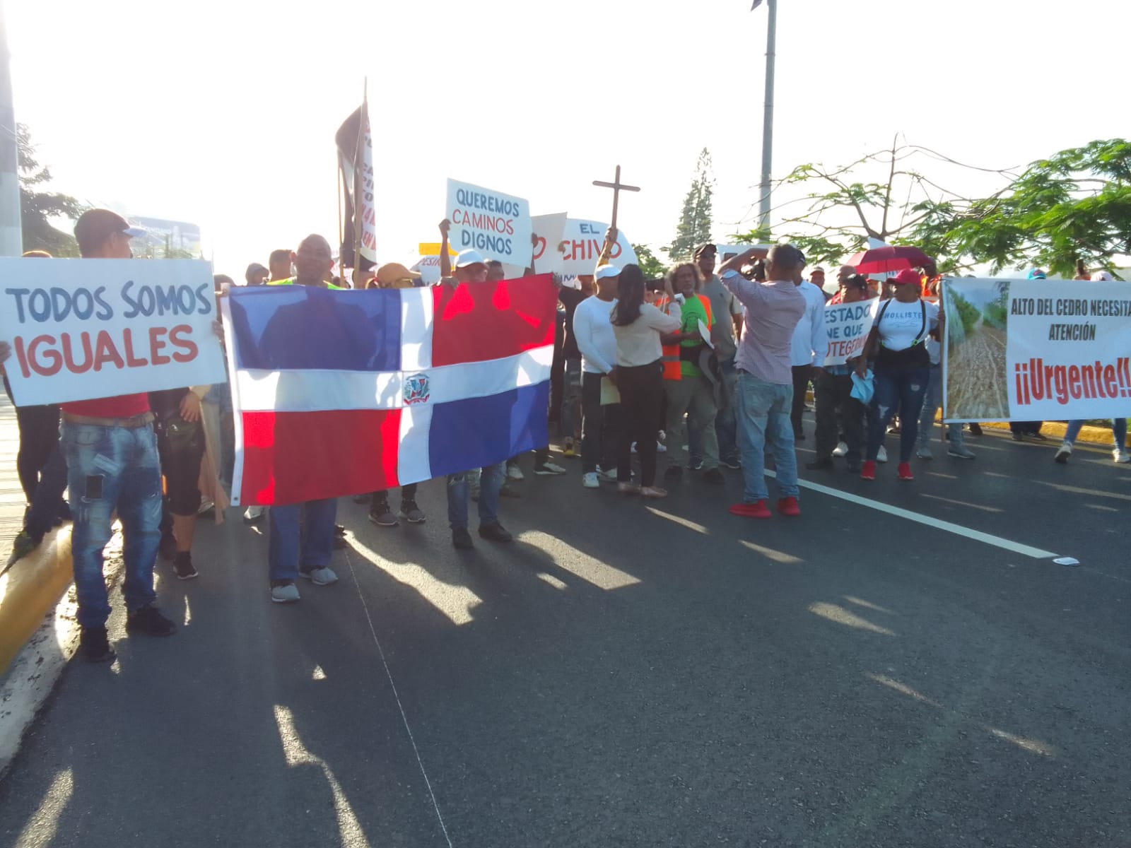 Protestan por reconstrucción y asfaltado de varias carreteras en Santiago  