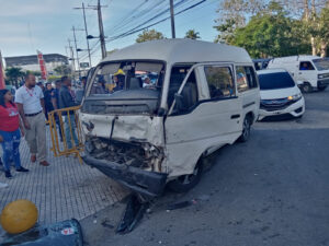 Accidente de tránsito múltiple en la avenida Luperón deja tres afectados